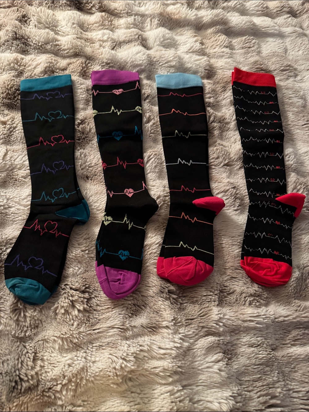 4 small/medium compression socks